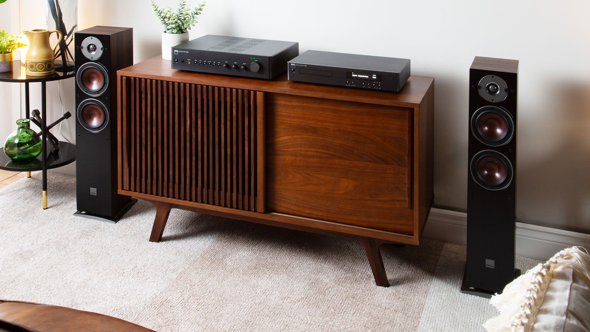 NAD C 359S mit NAD C 569 CD-Player und DALI Lautsprechern