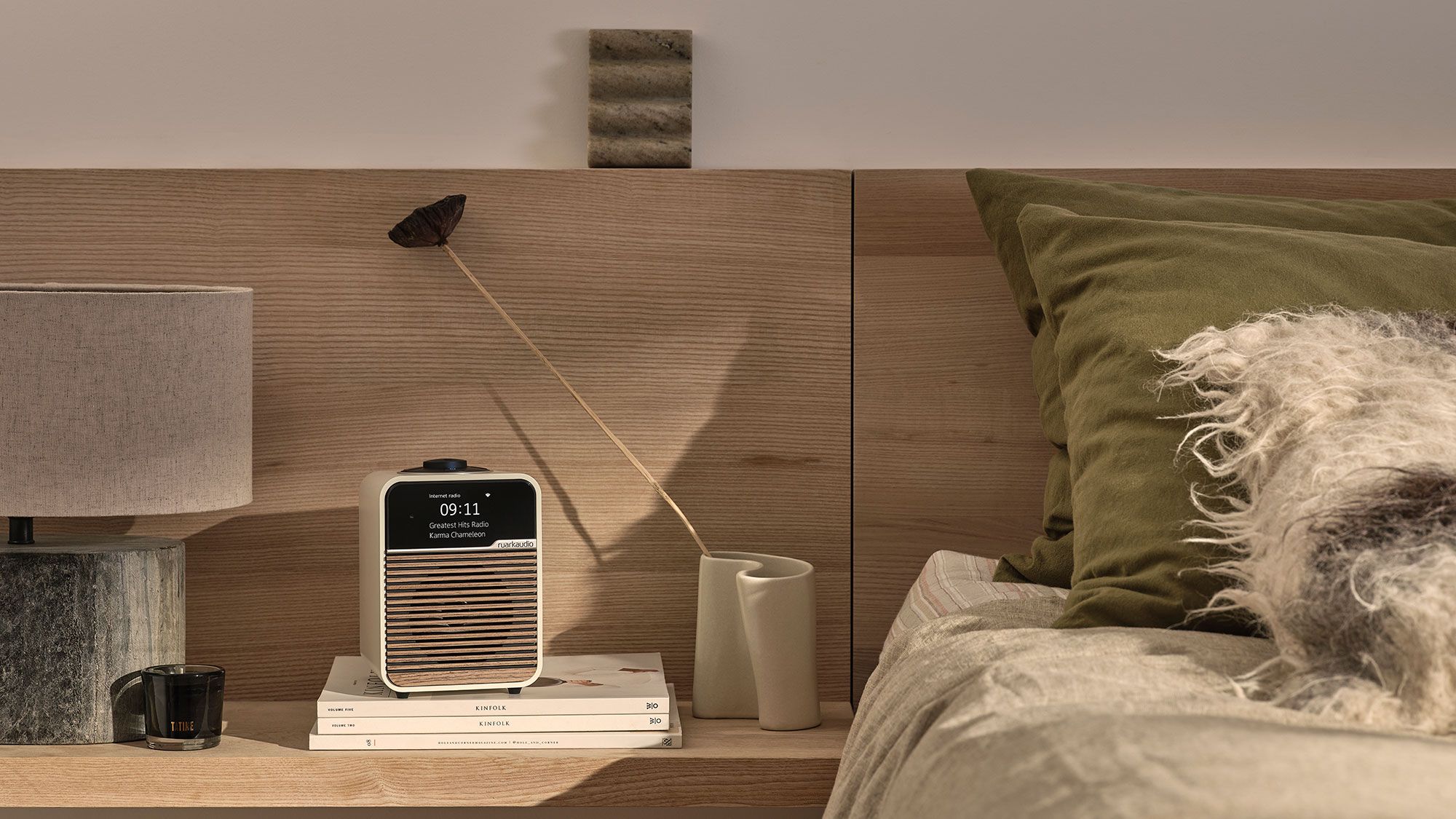 Ruark R1S Creme im Schlafzimmer Ruark R1S Creme im Schlafzimmer