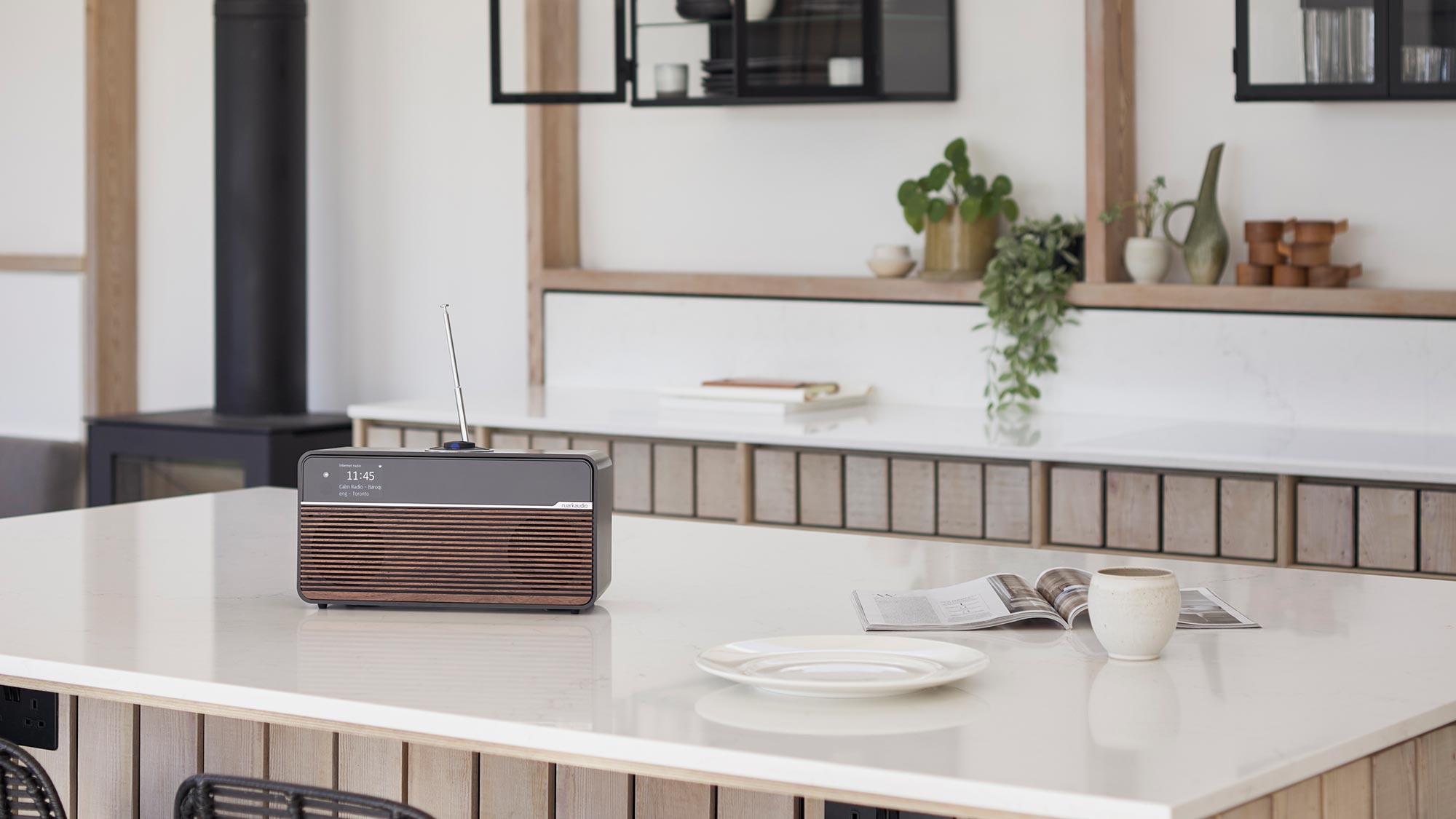 Ruark R2 auf einem Tisch